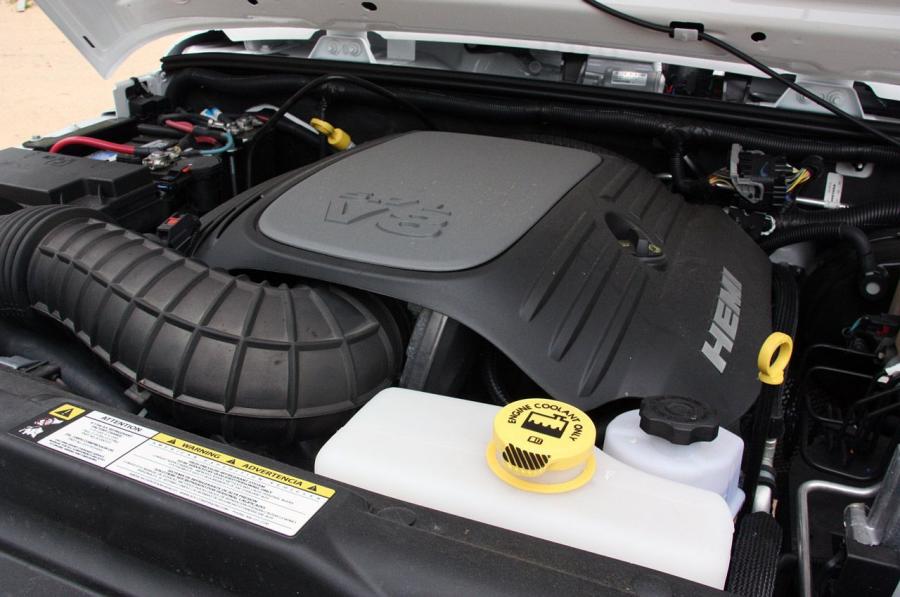  Jeep Wrangler Hemi AEV 2011 года  (фото 19 из 58)